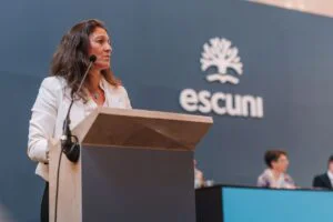 Escuni celebra sus graduaciones de 2026
