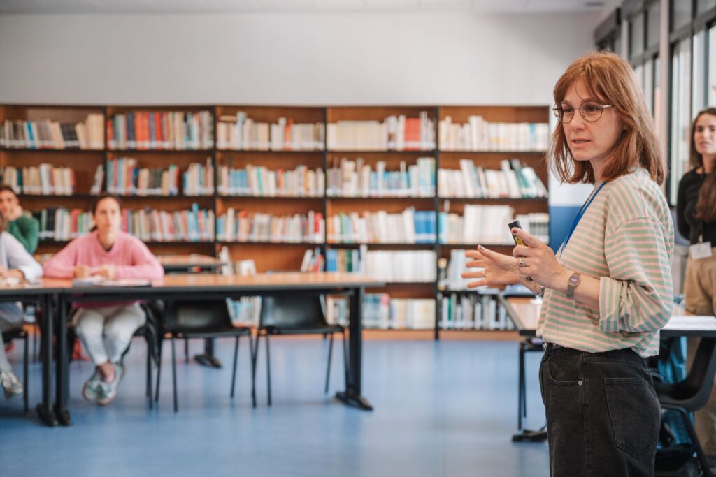 «I Encuentro Tejiendo Redes: Vulnerabilidad adolescente y bienestar digital» en Escuni