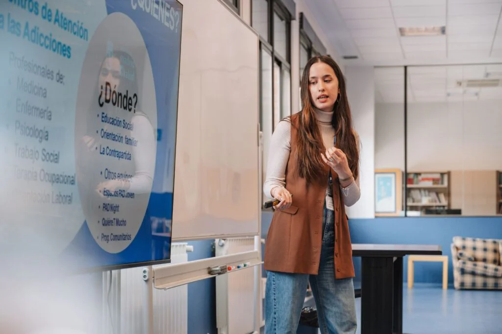 «I Encuentro Tejiendo Redes: Vulnerabilidad adolescente y bienestar digital» en Escuni