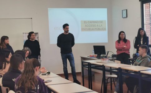 Taller el camino de acceso a la escuela pública